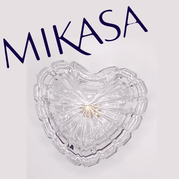 Mikasa Crystal Vintage Heart Shaped Trinket Dish - Picture 1 of 6